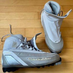 Madahus cross country ski boots Sz 39 - as new